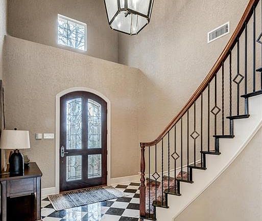 3rd image of 309 Shadow Wood Dr