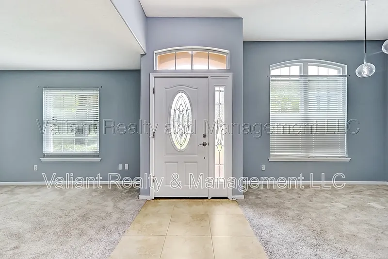 4 bed, 2.0 bath, 2055 sqft, $3,000 — Photo 1