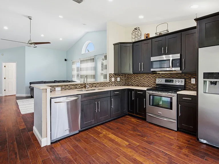 12118 Dickenson Ln — Photo 8