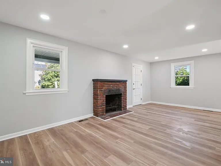 2500 S Eads St — Photo 10