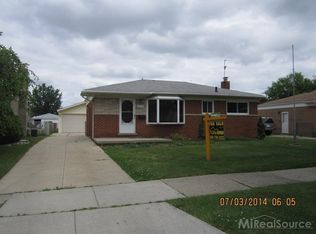 30152 Dolphin St, Roseville, MI 48066