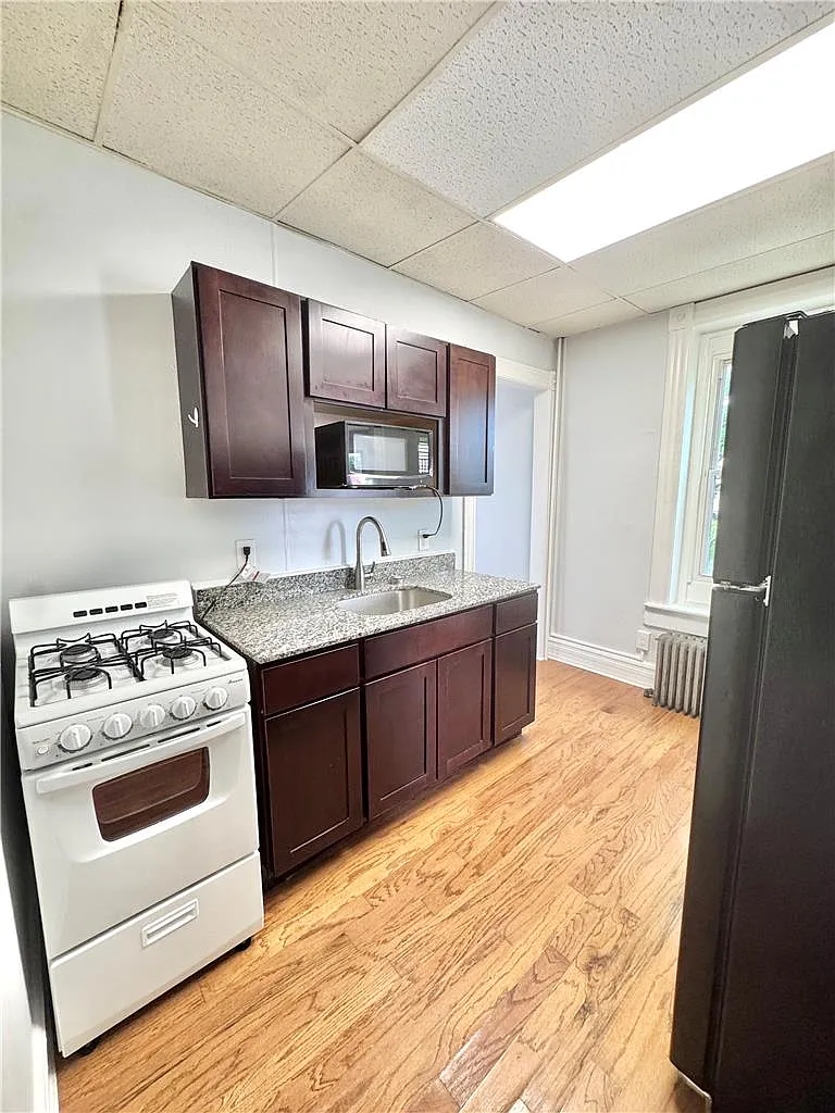 2 bed, 1.0 bath, 800 sqft, $1,175 — Photo 2