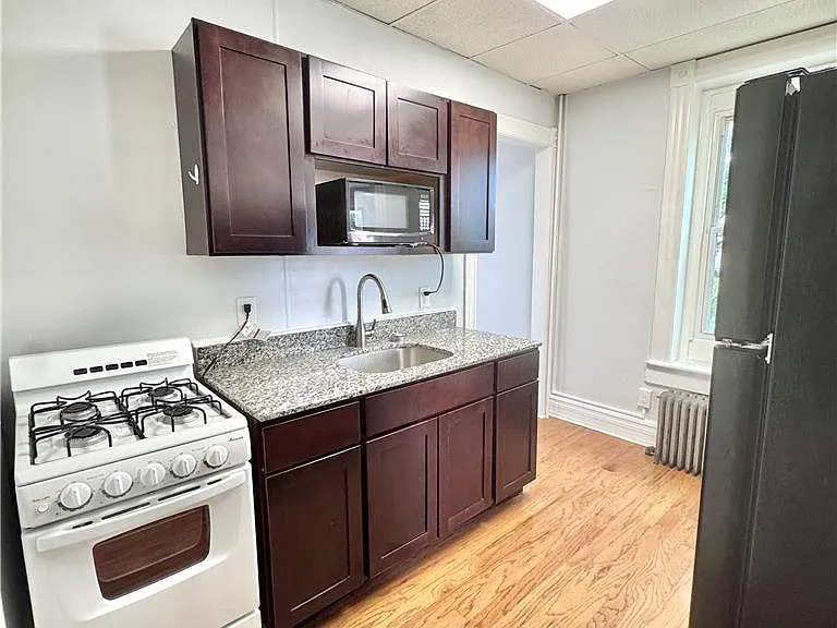 501 W Allen St #2 — Photo 2