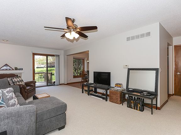 3rd image of 4933 Woodland Ave