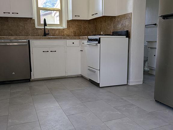 4th image of 634 Alicia St