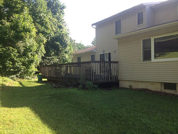 3rd image of 21 Algonquin Cir