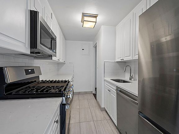 5th image of 136 E 55th St APT 10K