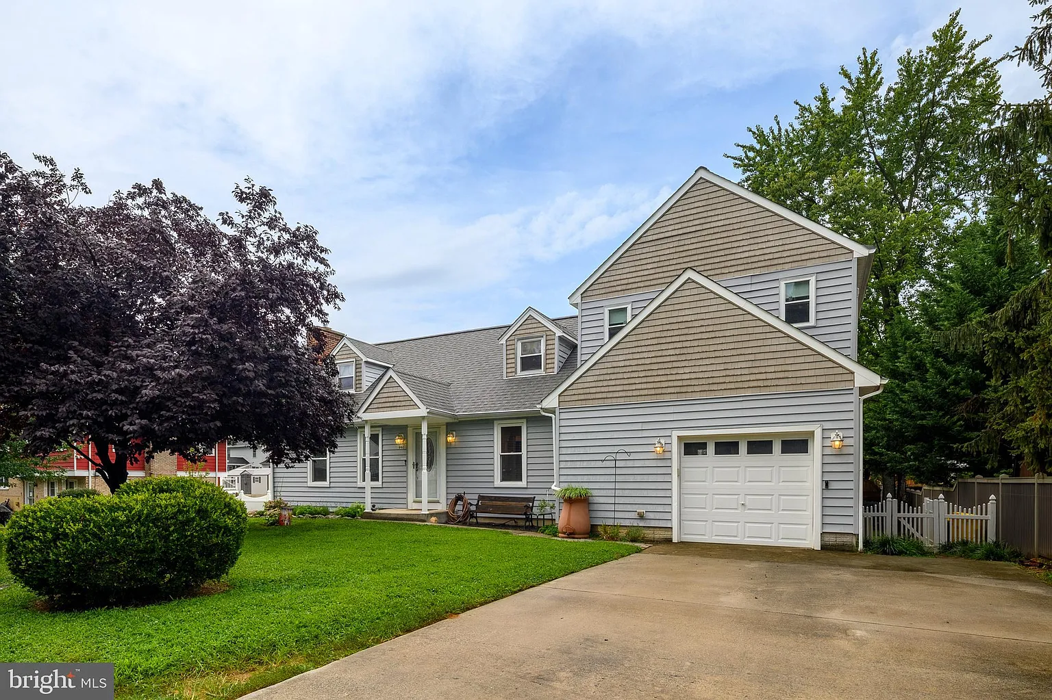 990 Highpoint Dr photo 1