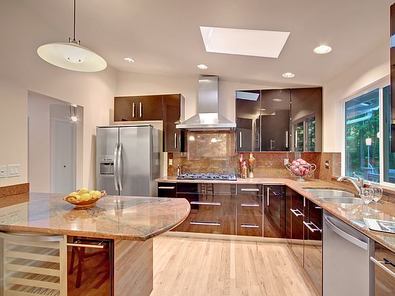 5th image of 26055 SE 156th St