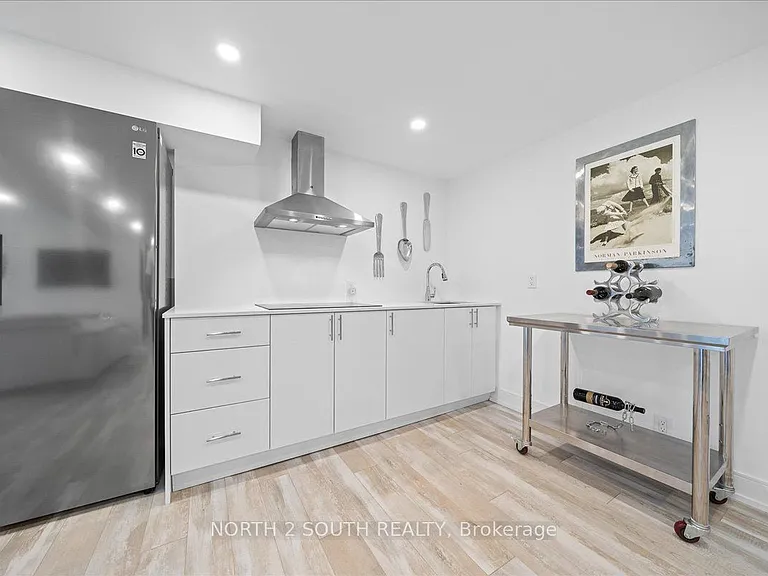 118 Berkely St — Photo 37