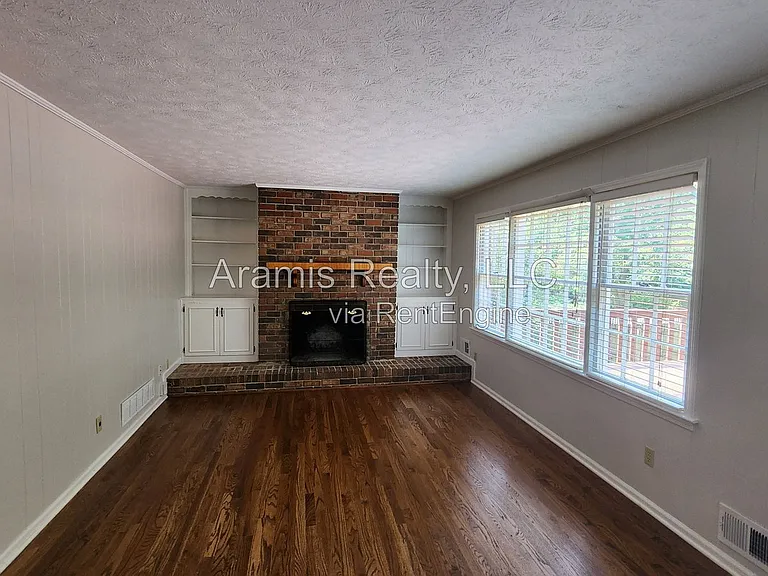 829 Bradford Ct SW — Photo 5