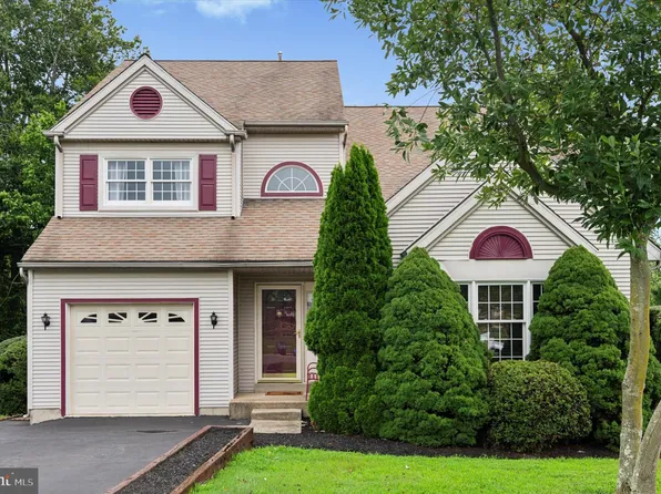 257 Beatrice Ln, Aston, PA 19014