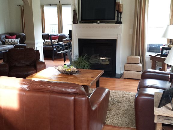 Family Room w/ Gas Fireplace