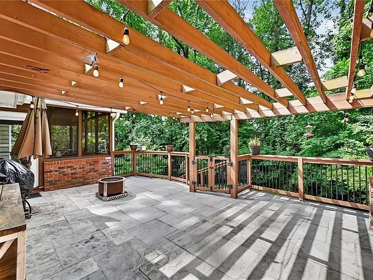 4100 Shawnee Ln NE — Photo 22