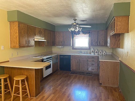 2nd image of 221 McPherson Ave