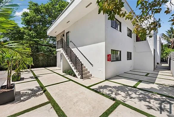 37 NW 59th St #4