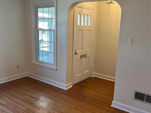 3rd image of 8610 Rosalie Ave