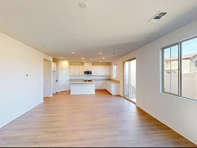2206 Yuzu St — Photo 2