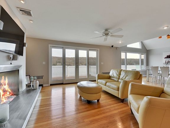 5th image of 1042 Pines Lake Dr W