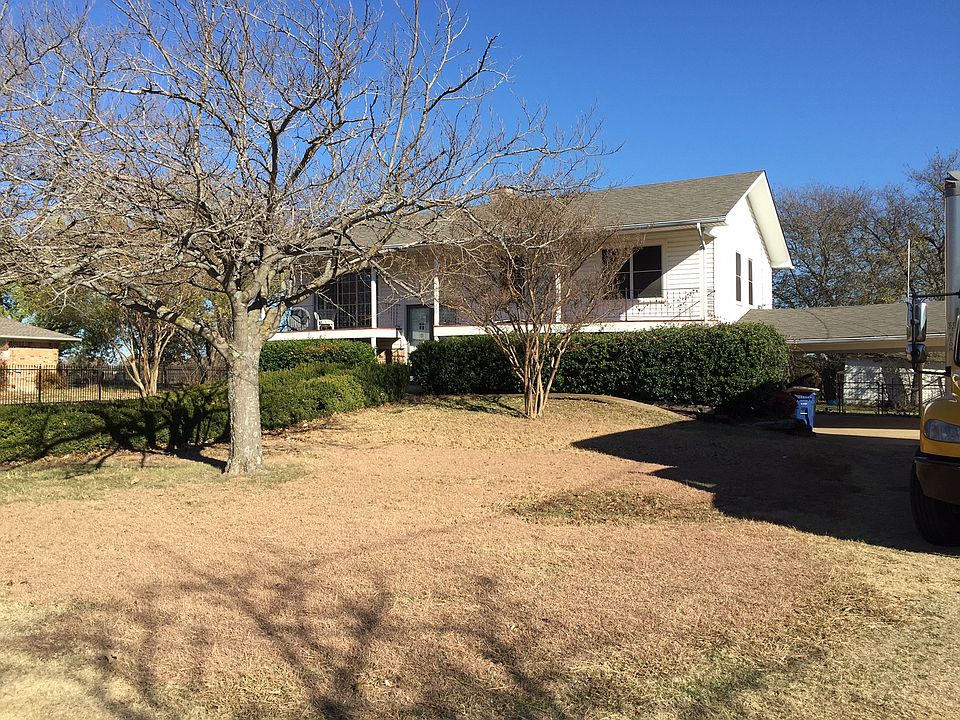 1st image of 810 Laurence Dr