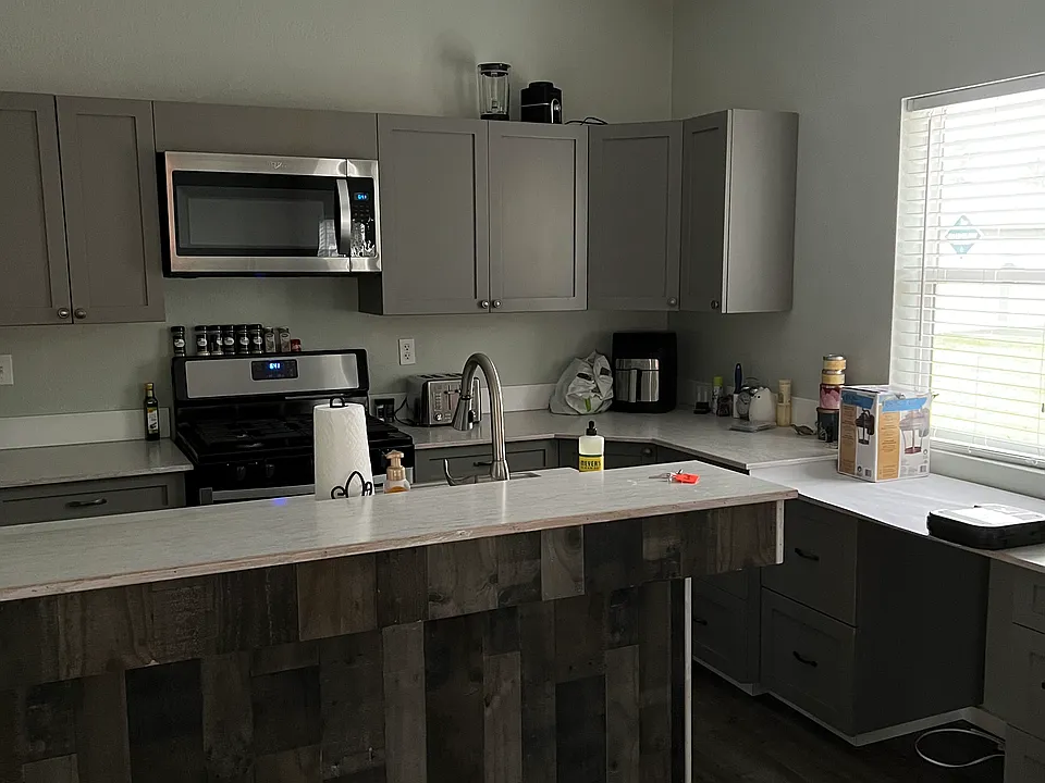 Kitchen & bar