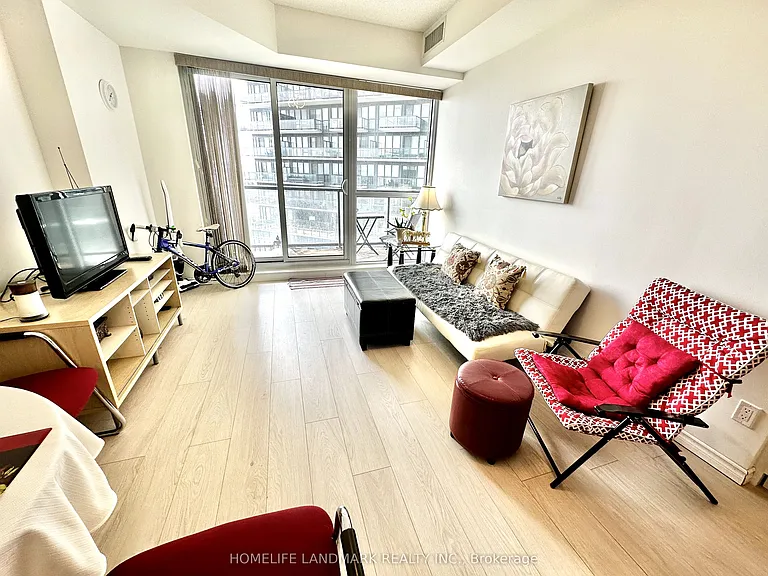 49 E Liberty St #706 — Photo 4