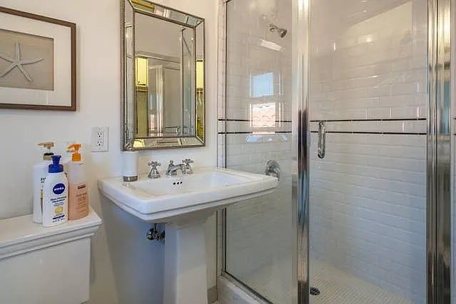 6820 1/2 Iris Cir — Photo 34