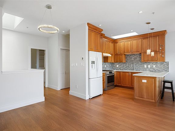 4th image of 126 Hallowell Rd #22