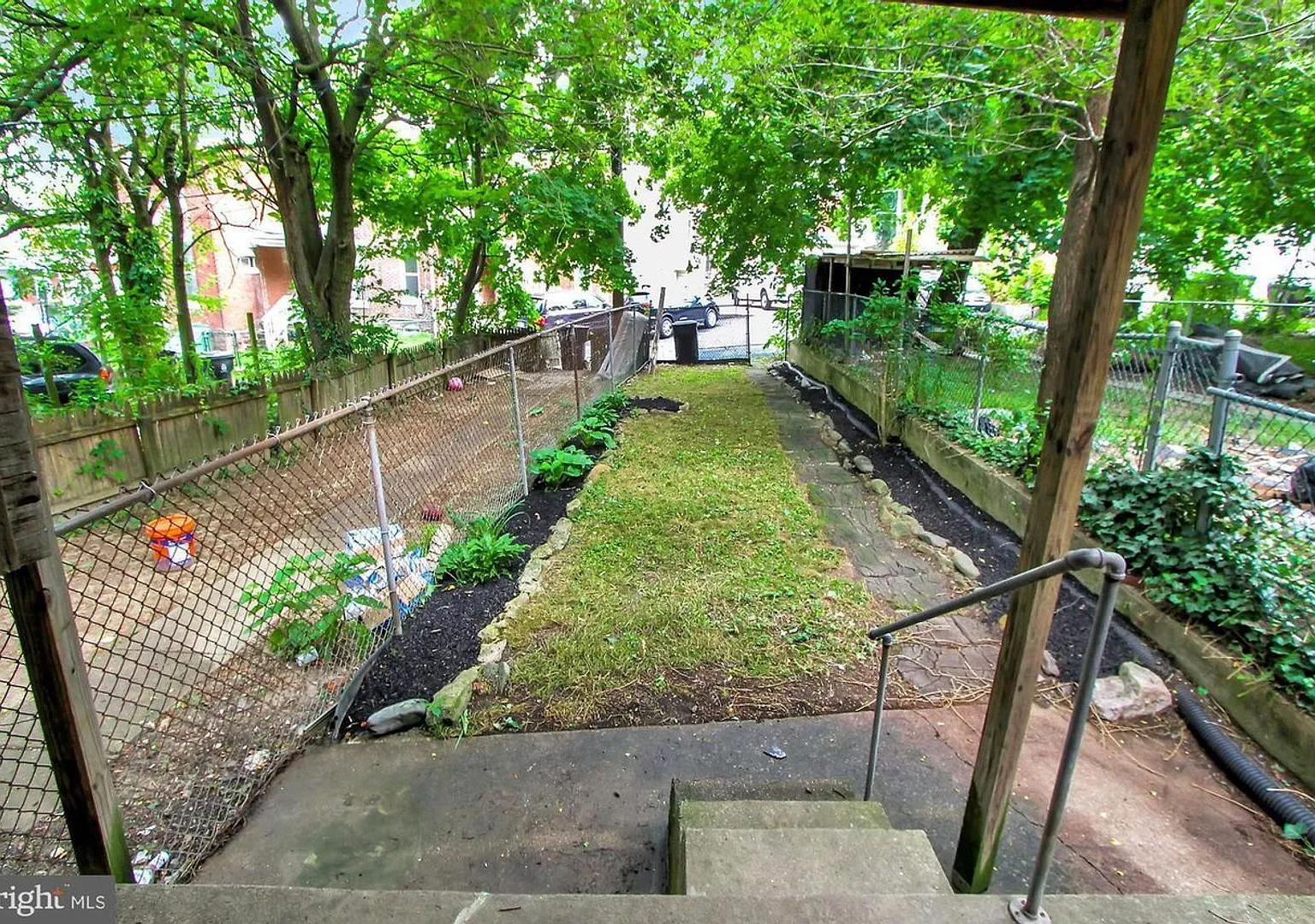 Coming Soon! 4-Bedroom 1.5 Bathroom Rowhome For Rent — Photo 2
