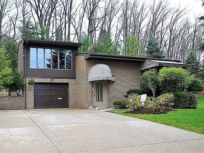 826 Missionary Dr, Pittsburgh, PA, 15236