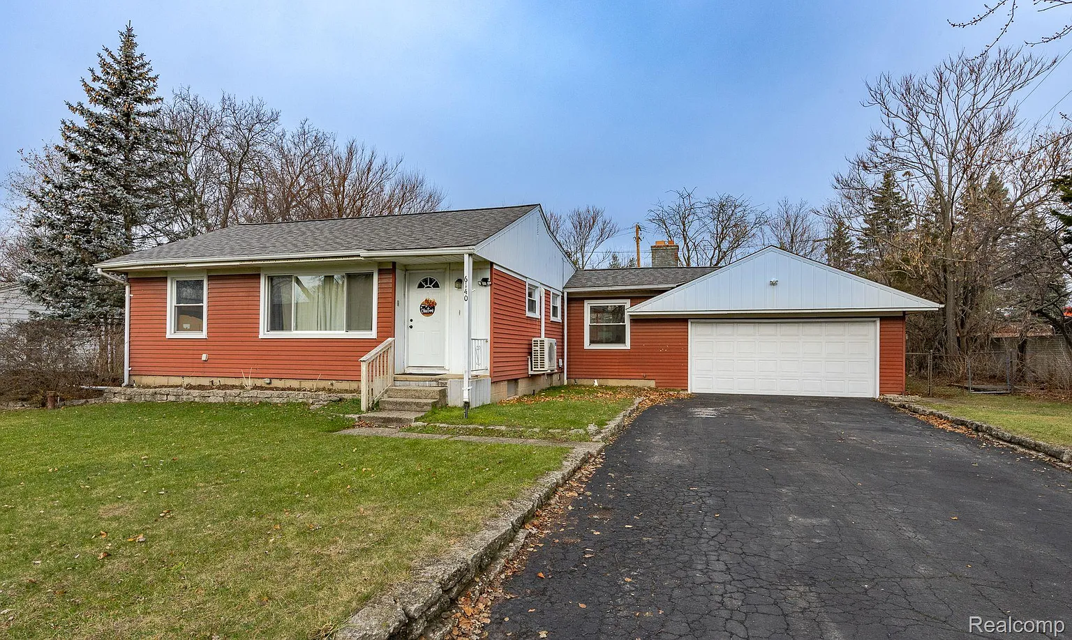 6140 Lindsay Dr photo 1