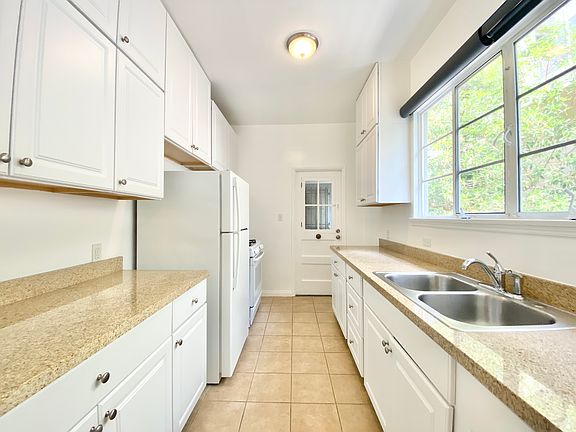 4th image of 1445 N Hayworth Ave #1/2