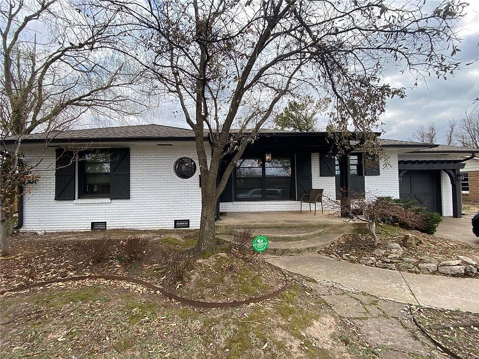 1st image of 2124 Fremont Dr