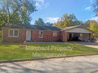 104B Lora Ln, Greenville, SC 29617