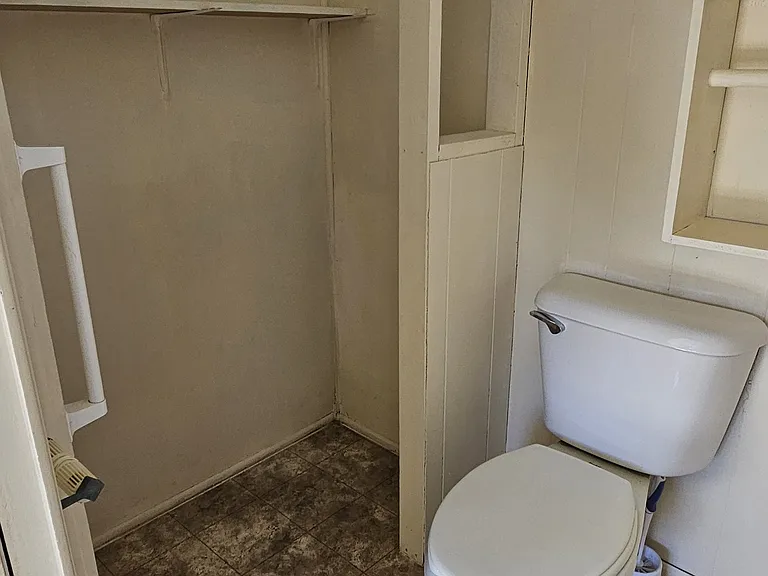 Master 1/2 bath