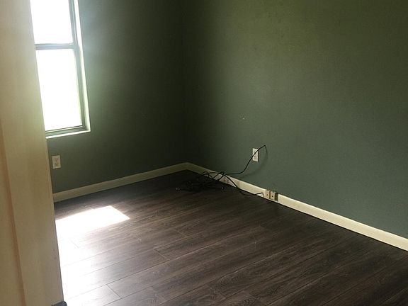 4th image of 4 Parkwood Dr