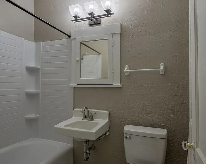 606 S 32nd Ave — Photo 15