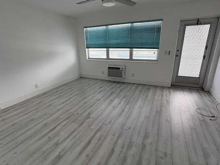 374 Camden Dr #P — Photo 1