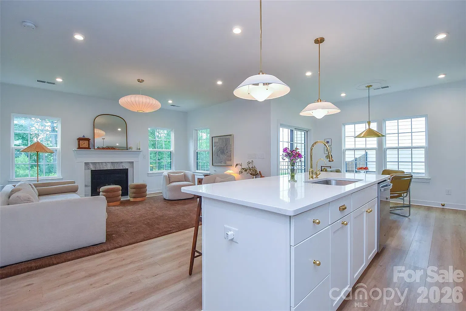 5 bed, 2488 sqft, $2,900 — Photo 4