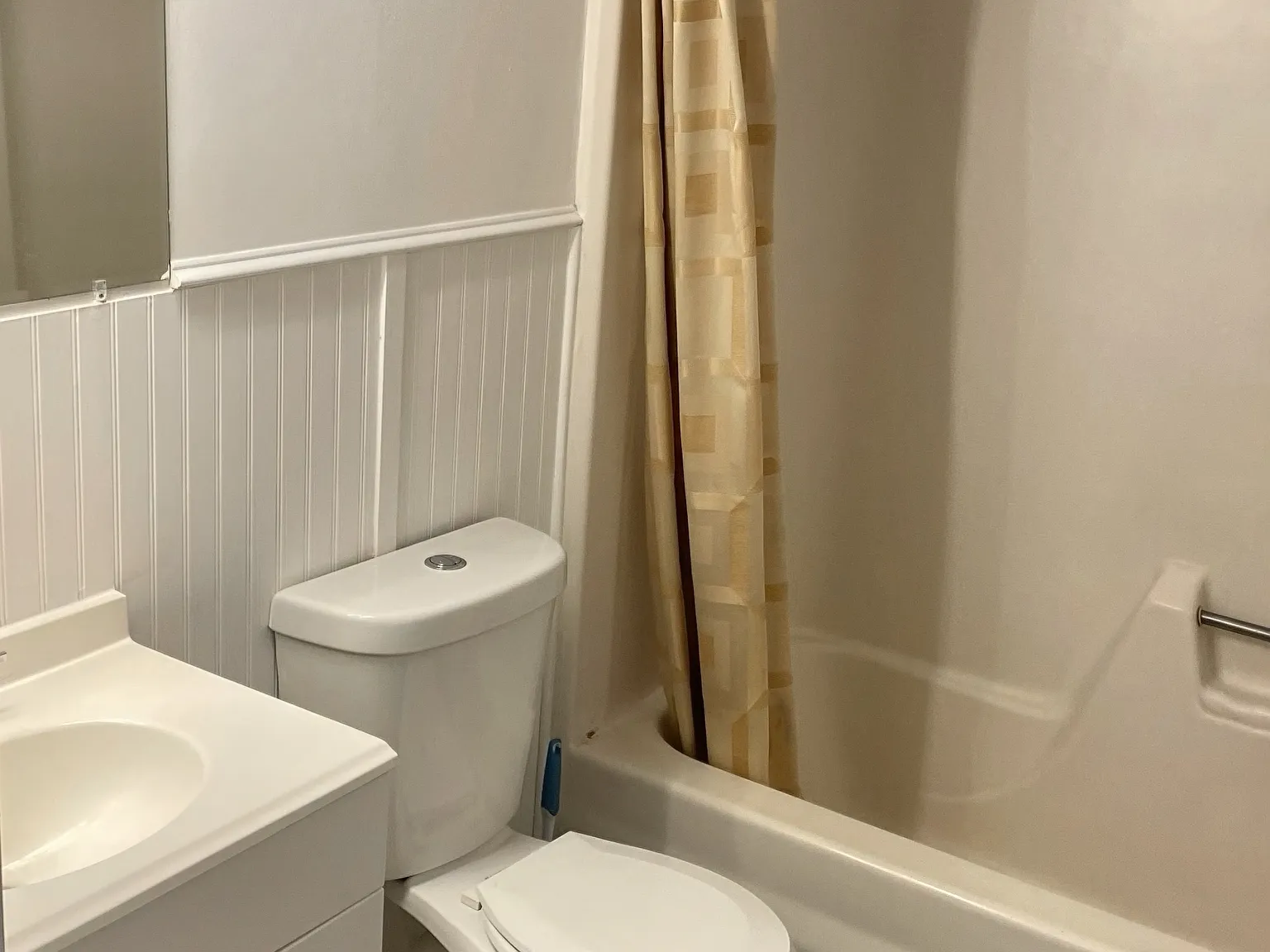 10 E Highland Ave — Photo 2