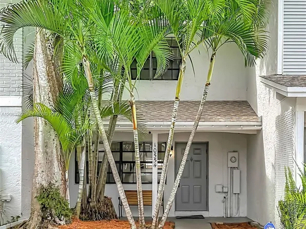 10554 NW 3rd St, Hollywood, FL 33026
