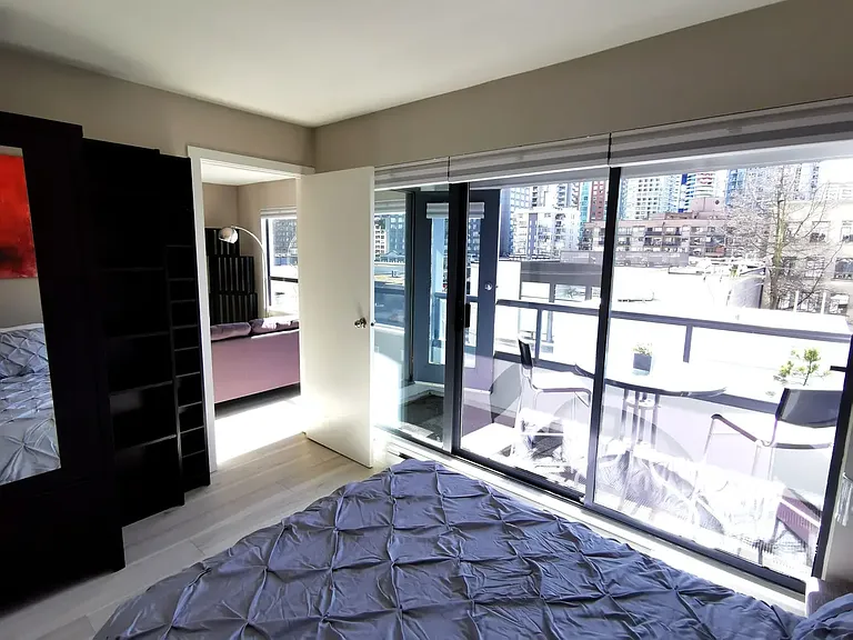 1060 Alberni St #410 — Photo 10