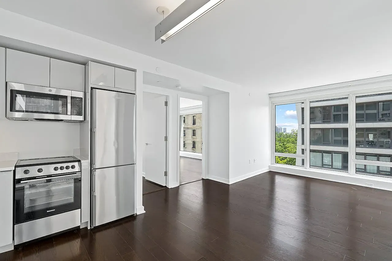 400 West 113th Street — Photo 3