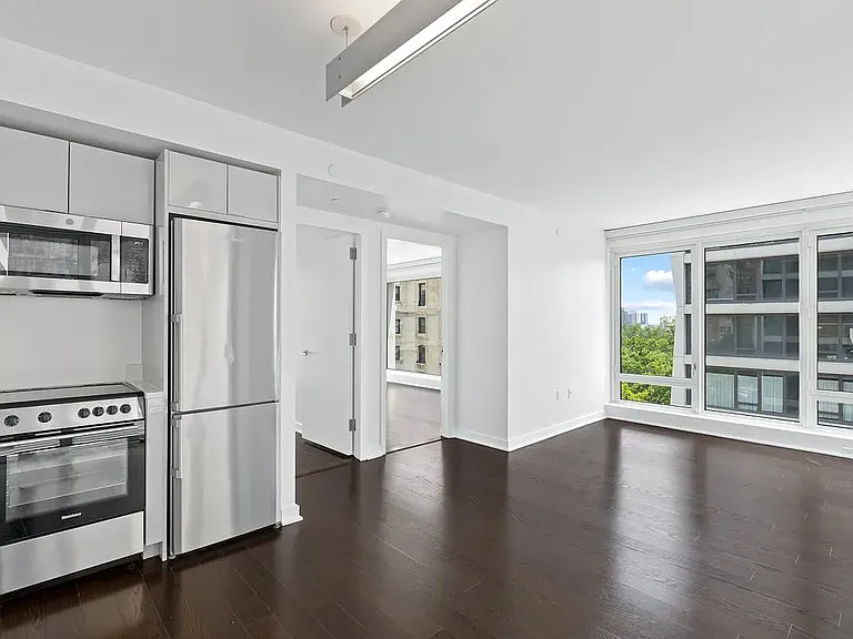400 W 113th St #714 — Photo 3