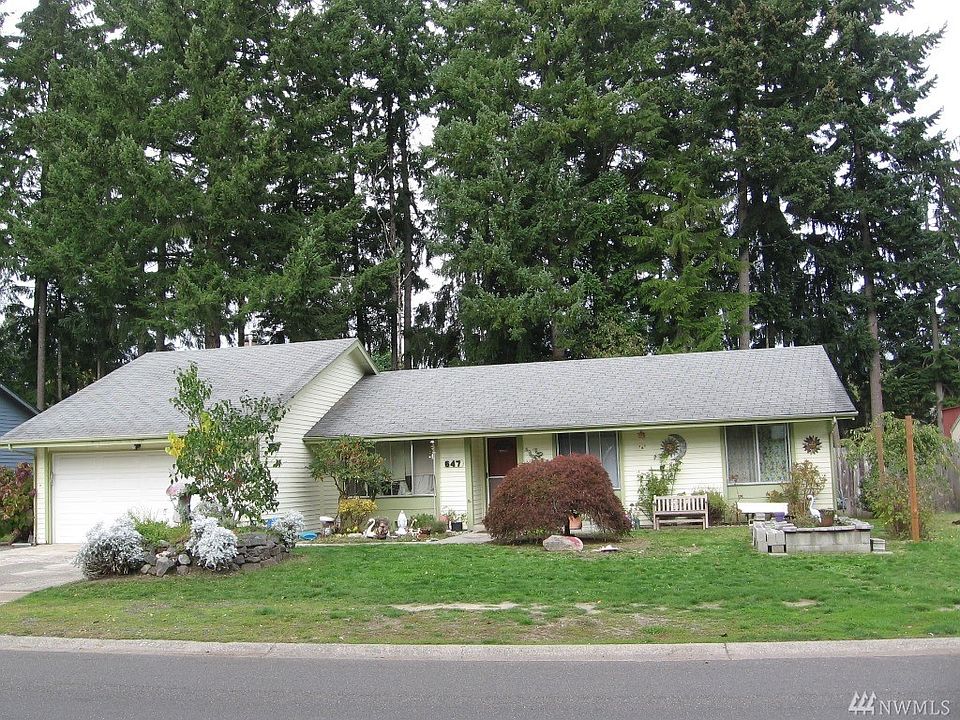 1st image of 647 NE Conifer Dr