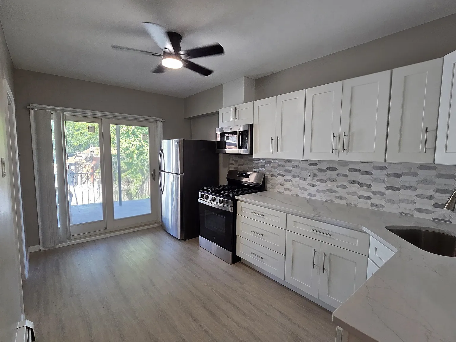 2 bed, 1.0 bath, 750 sqft, $2,300 — Photo 3