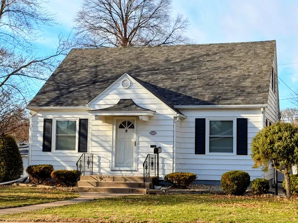 2220 E Lombard St, Davenport, IA 52803