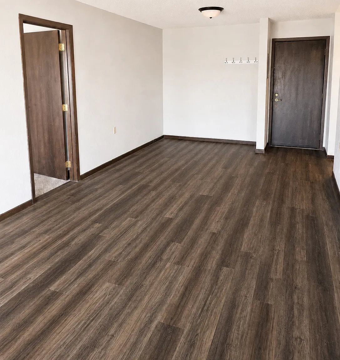 812 Hills Ave — Photo 1