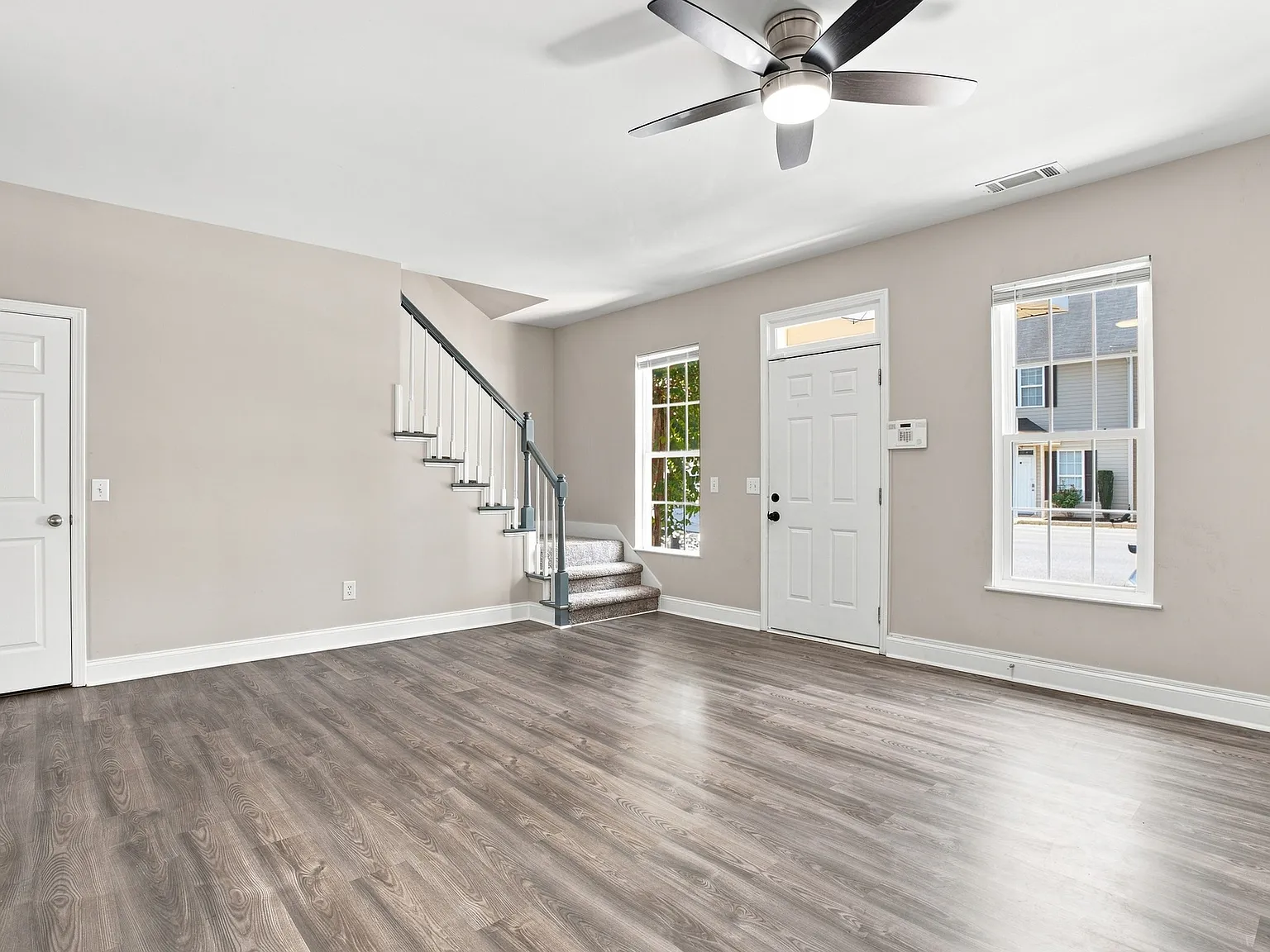 3 bed, 3.5 bath, 2376 sqft, $2,400 — Photo 4