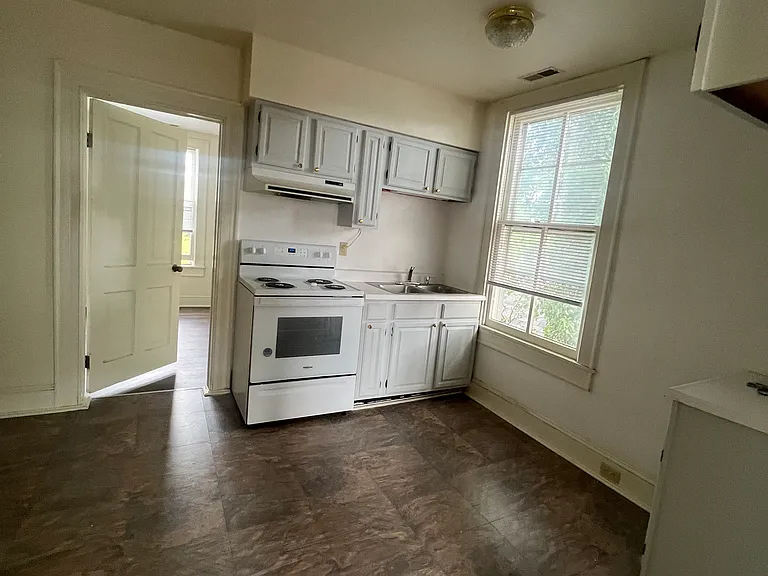 43 S Washington St #3 — Photo 6